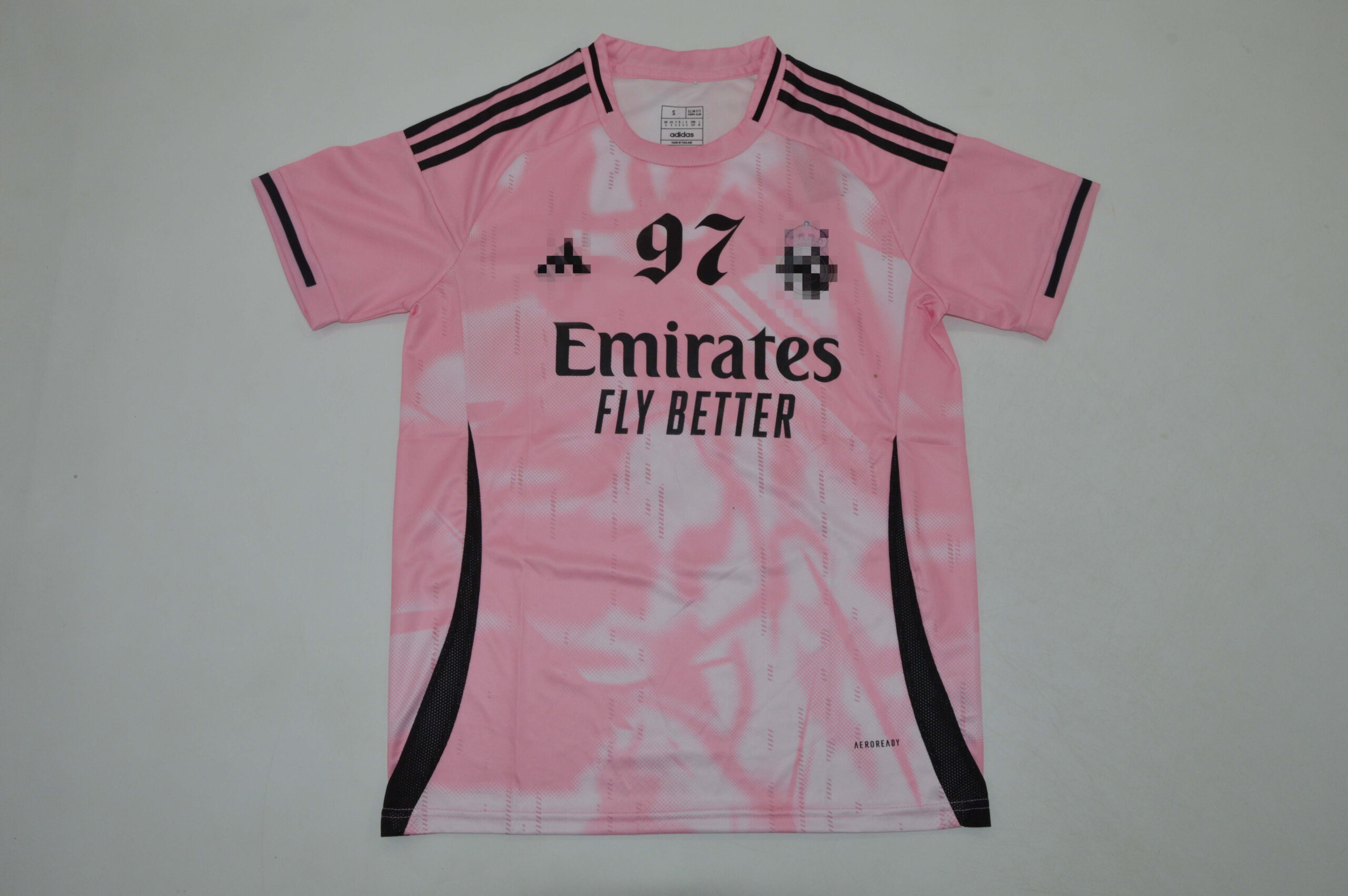 Camiseta Edición Especial Real Madrid x Omar Courtz